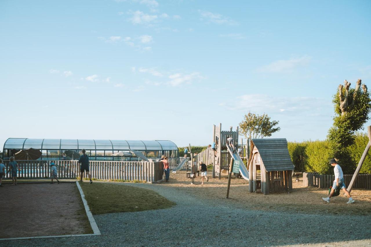 Hotel Huttopia Les Falaises - Normandie Saint-Pierre-en-Port Exterior foto